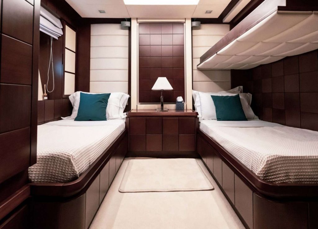 Azimut 29,9M "KOUKLES" – Kabine