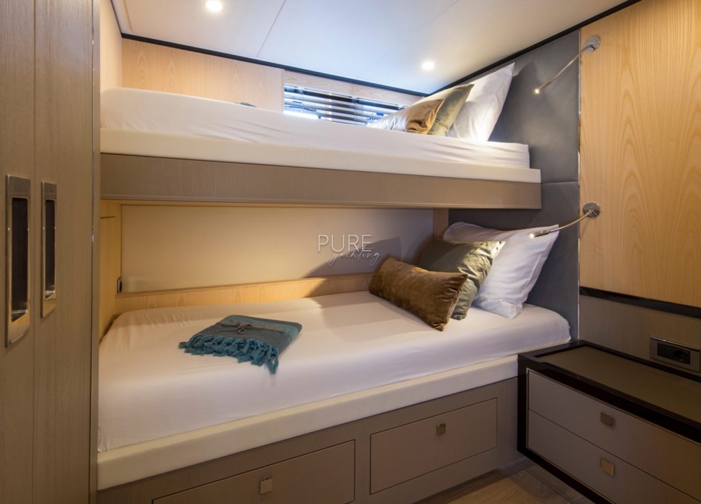 Vanquish 82 “Sea Story” – cabin