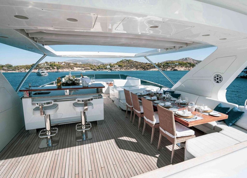 Azimut 29,9M "KOUKLES" – Oberdeck