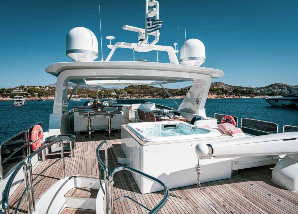 Azimut 29,9M "KOUKLES" – Oberdeck