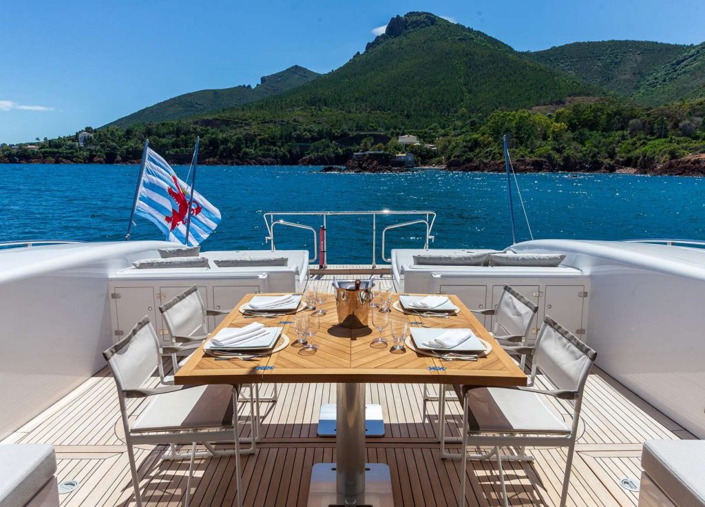 Mangusta 108 "Lady B" – Oberdeck