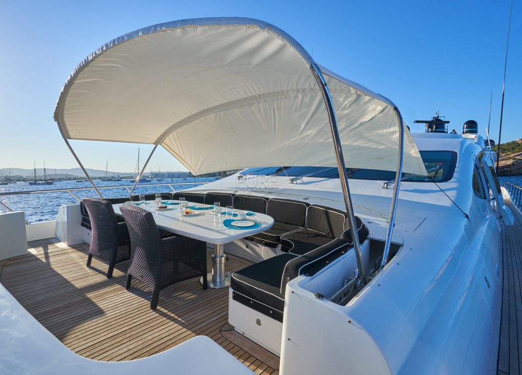 Mangusta 130 "Mrs Grey" – Oberdeck