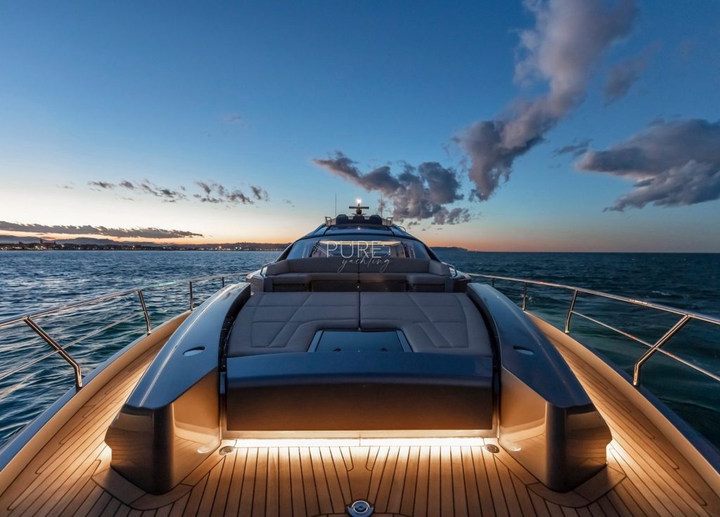 Pershing 8X "Beyond" – Oberdeck