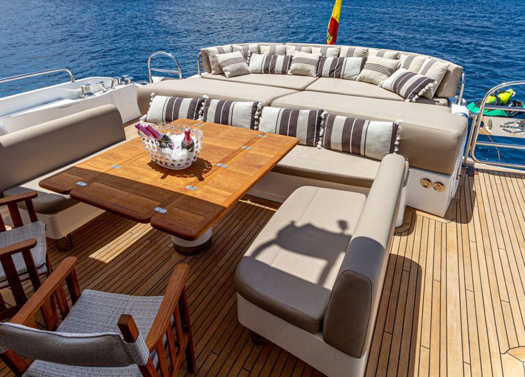 Sunseeker Predator 84 "Basad" – Oberdeck