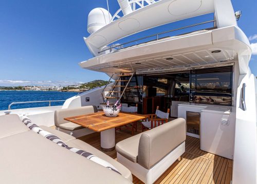 Sunseeker Predator 84 "Basad" – Oberdeck