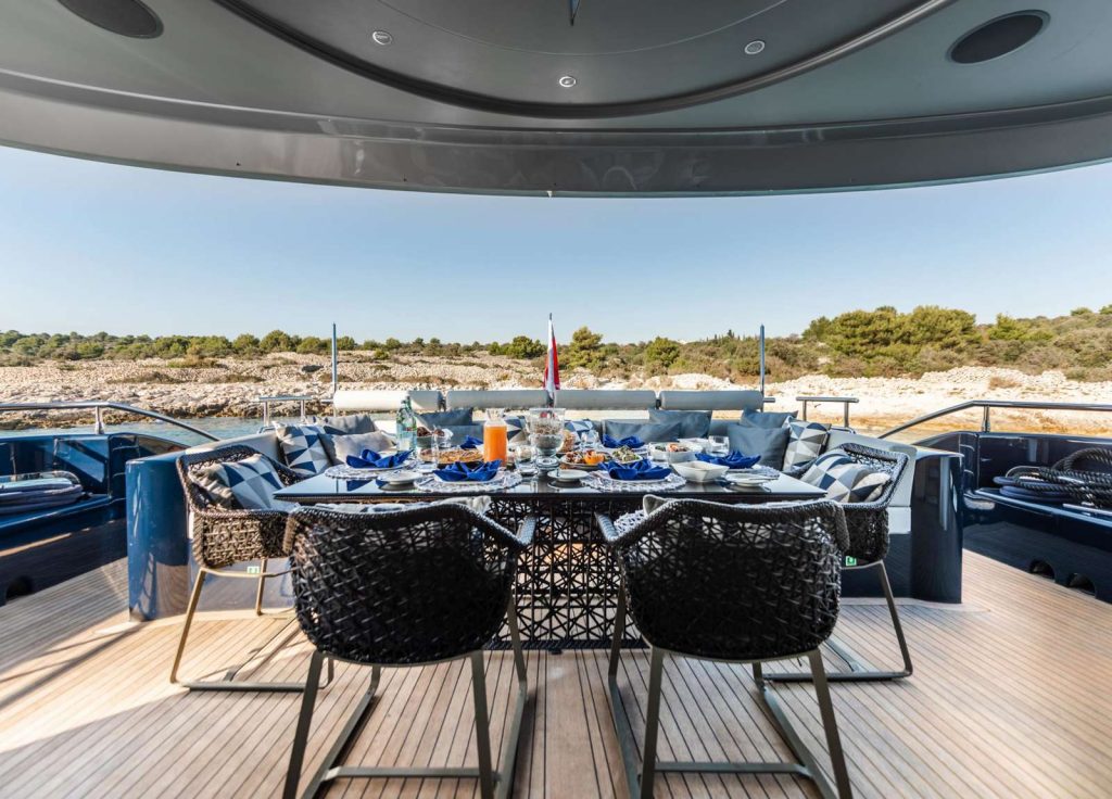Oceanline 127 "One Blue" – Oberdeck