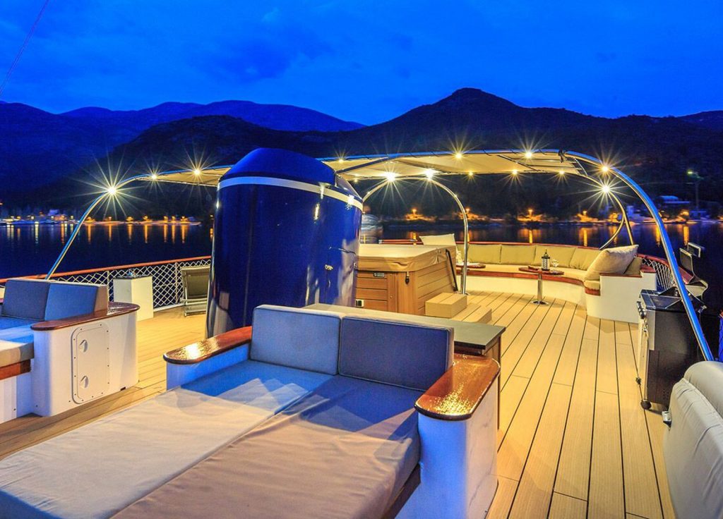Aegean Yachts 131 "Donna Del Mare" – Oberdeck