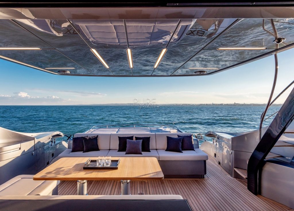 Pershing 8X "Beyond" – Oberdeck