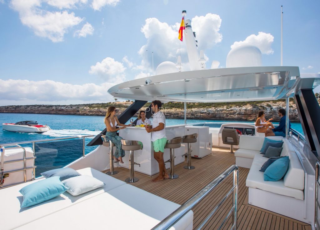 Vanquish 82 “Sea Story” – upper deck