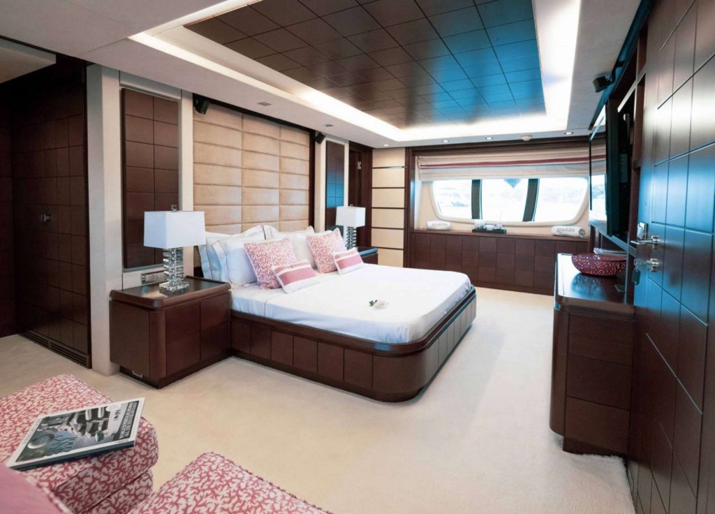 Azimut 29,9M "KOUKLES" – VIP-Kabine