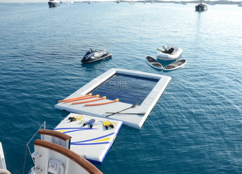 Navetta 31 "Semaya" – Wasserspielzeug