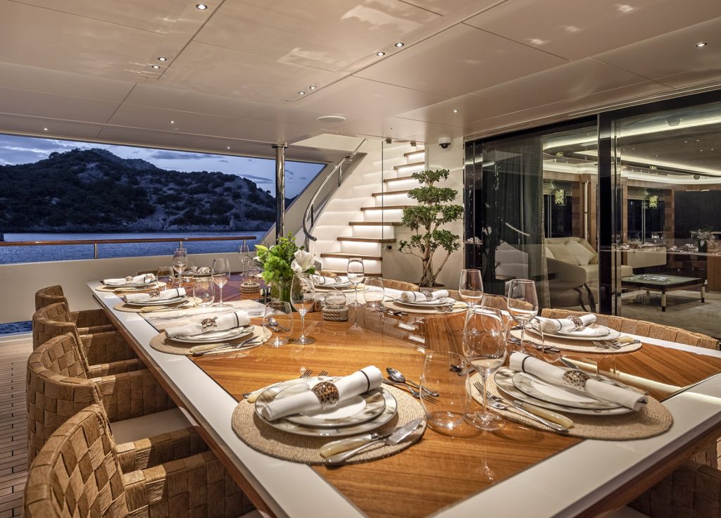 Yildiz 43m "Sunrise" – Essbereich