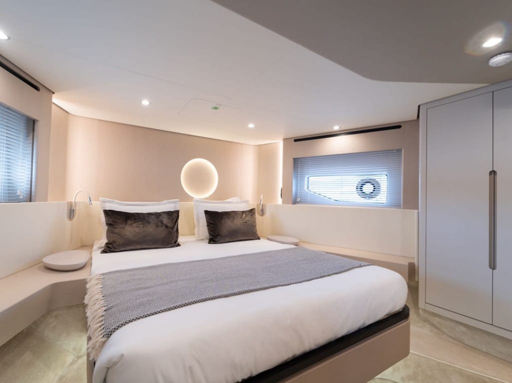 Azimut 68 Fly "Donna" – Flybridge